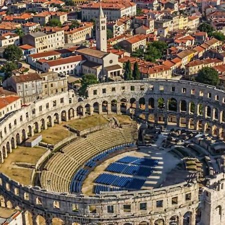 Apartment Arena Akvileja Πούλα Εξωτερικό φωτογραφία