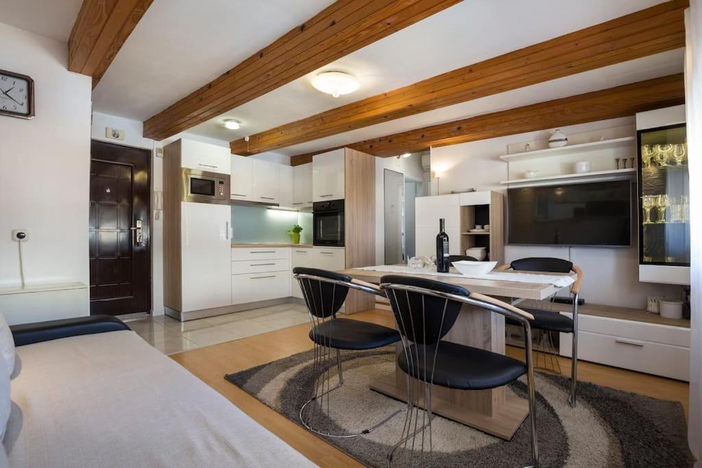 Apartment Arena Akvileja Πούλα Εξωτερικό φωτογραφία