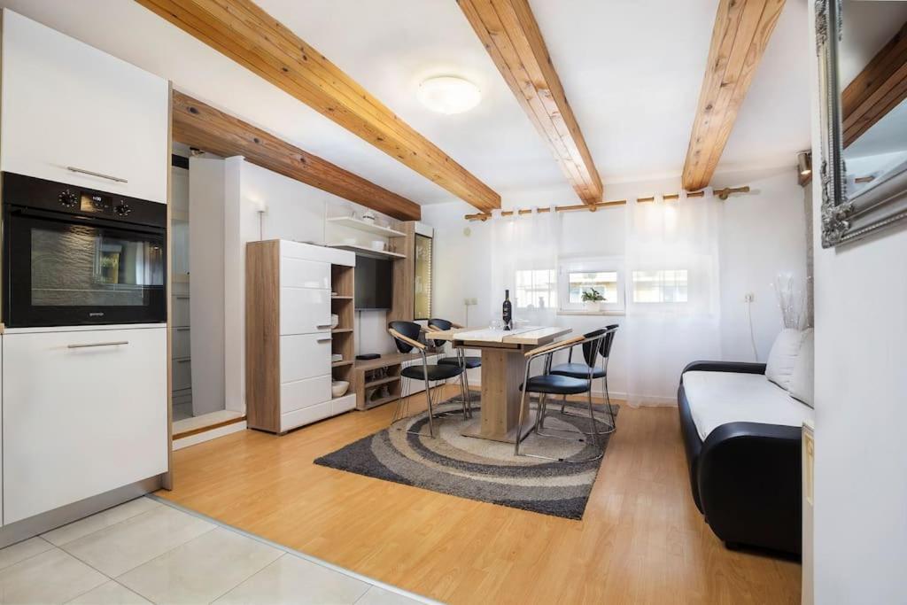 Apartment Arena Akvileja Πούλα Εξωτερικό φωτογραφία