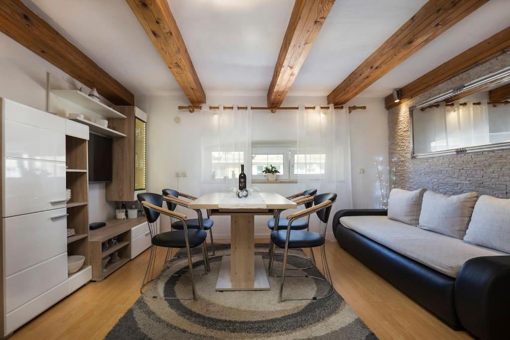 Apartment Arena Akvileja Πούλα Εξωτερικό φωτογραφία